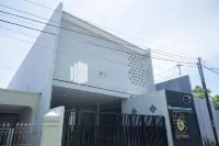 Athena House Syariah Near the Park Mall Solo Baru Mitra RedDoorz Hotels in Grogol