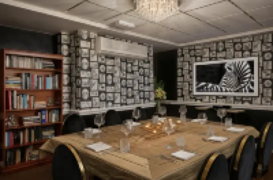 The Royal Adelaide Hotel