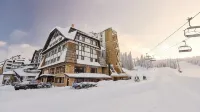 Grey Hotel Kopaonik Hotels near Spomenik poginulim deminerima