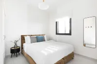 Mate Allenby - by Homy Hotels in 