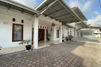 Guesthouse Pondok Amak - parking