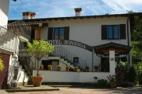Hotel Sonenga Hotels near بحيرة كومو