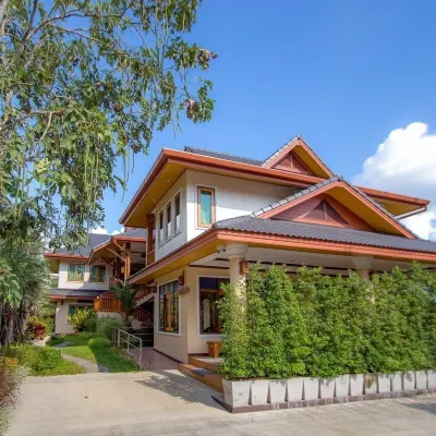 BaanPondchanok Hotel Отели рядом с достопримечательностью «Храм Ват-Пра-Тат-Дои-Кхам»