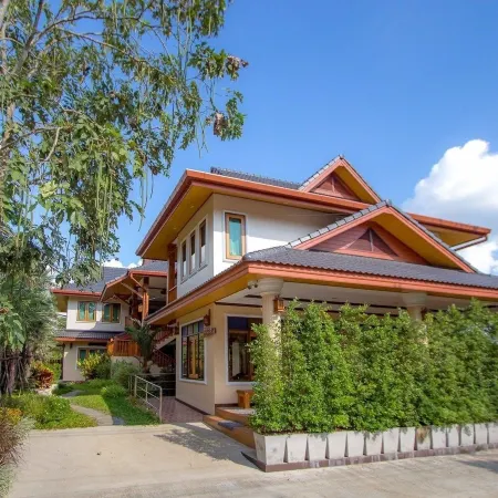 BaanPondchanok Hotel