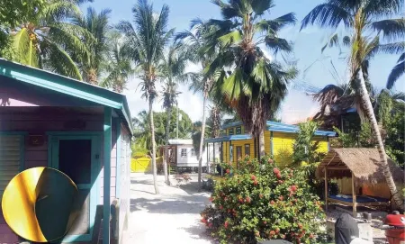 Gumbo Limbo - Go Slow Cabana, Steps from the Ocean, Free Bikes, Free WiFi Отели рядом с достопримечательностью «Сплит»