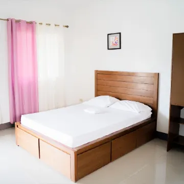 Alberto's Lodging House