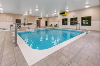 Super 8 by Wyndham Winnipeg East MB - Swimmingpools