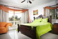 Private Gated Entrance, Pool, Jacuzzi Tubs, Awesome Views, 7 bedrooms villa