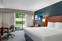 Courtyard Richmond North/Glen Allen Hotels in Henrico County