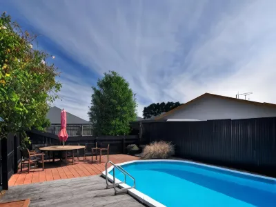 Knightsbridge Court Motor Lodge Hotel a 