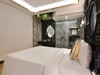 G8 Riverside Hotel & Rooftop Skybar Hotels near Russian Market