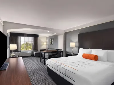 La Quinta Inn & Suites by Wyndham Santa Clarita - Valencia Hotels in der Nähe von Mentryville