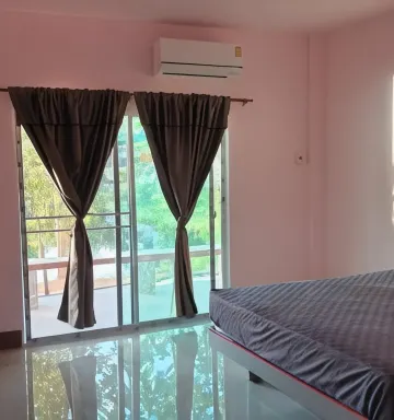 ห้องดีลักซ์ เตียงใหญ่ 1 เตียง