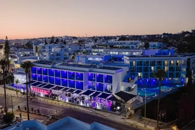 River Rock Hotel فنادق في 