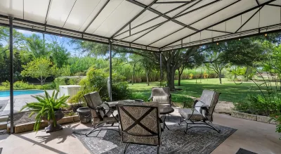 The Plantation House Boutique Inn Hotels near Garden Center at The Home Depot