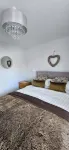 Lakeside Lodge with 6 Berth Hot Tub and Private Fishing Peg - プール