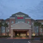 埃爾森特羅萬楓套房飯店 Express Factory Outlet附近的飯店