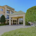 코트야드 바이 메리어트 먼로 에어포트 체니에러 레이크 공원 주변 호텔