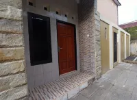 AprillDilla Home Hotels in Pulutan