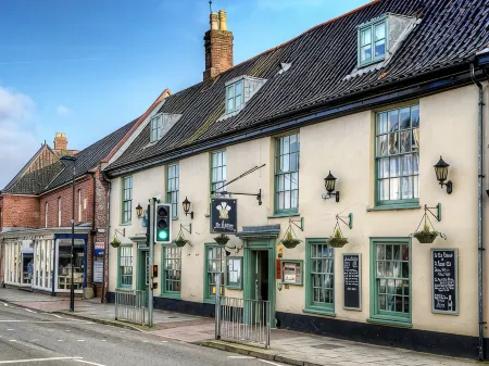 The Feathers Holt Отели в г. Melton Constable