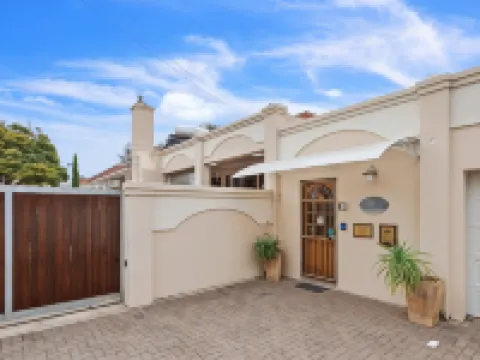 Arum Guest House Hotels near Nahoon Beach