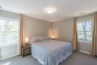 4 Kings!  Only 1.5 miles to downtown Roswell Hotels in Roswell