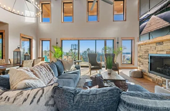 Greers Ferry Lake 4-bedroom house sleeps 12- Breathtaking  SUNSETS -Golf Course