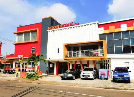 Front One Inn Sidoarjo Отели рядом с достопримечательностью «Pos security Cluster saphire»