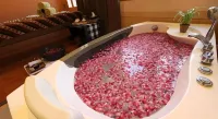Regent's Park Hotel at Kayutangan Malang - badewanne