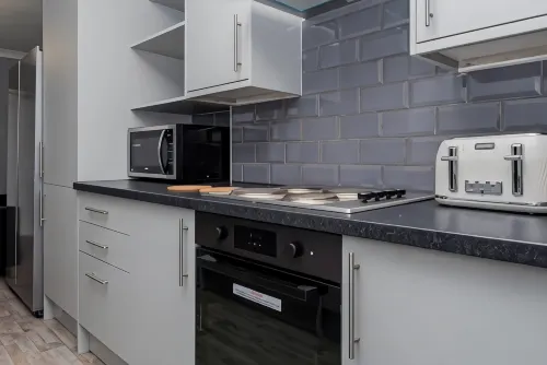 Shirley House 2 Self Catering Guest House 10 Min Walk to Southampton General Hospital - parking