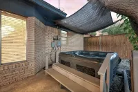 Red Raider House + Hot Tub + Game Room + 4Br Sleeps 18 + Central Lbk