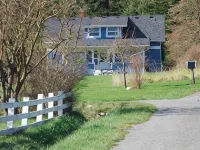 Stunning views, 6-Bedroom Farmhouse with beach access and mooring Hotels in Eastsound