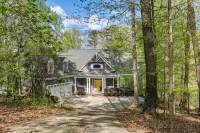 Exceptional! Beautiful Deep Water - Boathouse, Hot Tub, Fire Pit on Lake Gaston! - 3 stjerner
