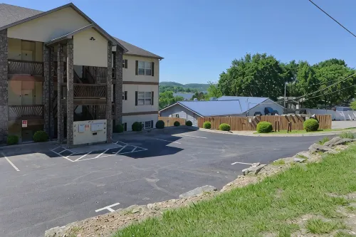 Lakeview Penthouse, Amazing Views—3BR/2BA Relax in Branson Condo, Indian Point