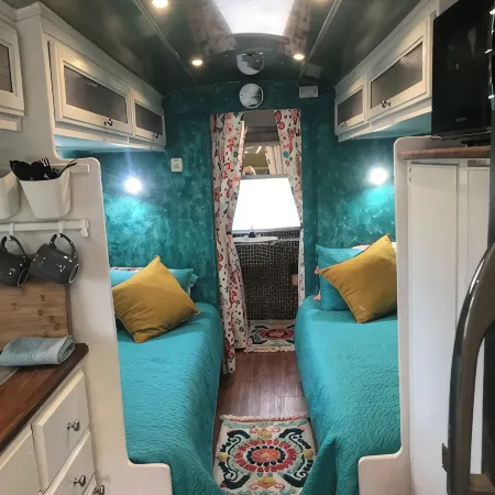 Gila Vintage Airstream RV- pet friendly