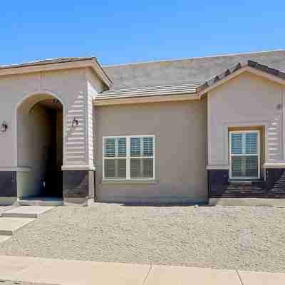 Large Modern Mid-Century Getaway 5 Bed Rooms Outdoor Grille Hotel Exterior