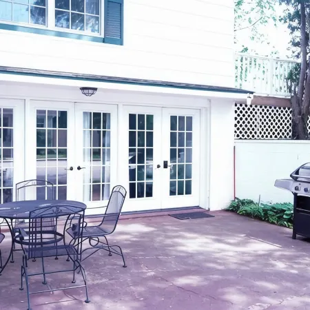 Harbor Hill Inn Cottage - River Walk Suite