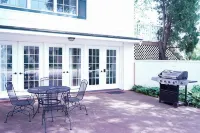 Harbor Hill Inn Cottage - River Walk Suite