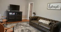 Spacious family-friendly 4-bedroom house in downtown Tell City - WiFi