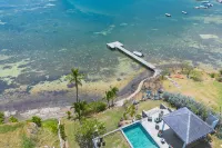 Les Frangipaniers, exceptional villa with swimming pool and direct sea access - ที่มีสระว่ายน้ำ