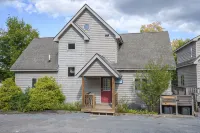 Lake Views! HOT TUB! Walk to Lake Rentals, Coffee & Eats. Minutes to Everything! - Chalets