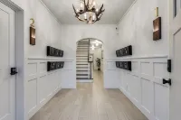 The Vanderbilt Mansion Apt 11 Near Downtown and TWU - Apartments