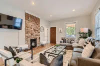 LoHi Retreat, Walk to Downtown, Game Room, Huge Backyard, Sleeps 12, Garage - บังกะโล