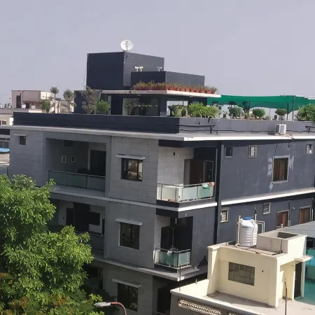 Stay10 Luxury Service Apartment Hotel
