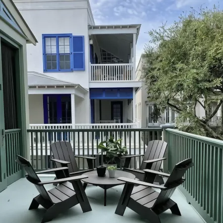 Seaside Proper Condo walk to the beach, shopping & restaurants