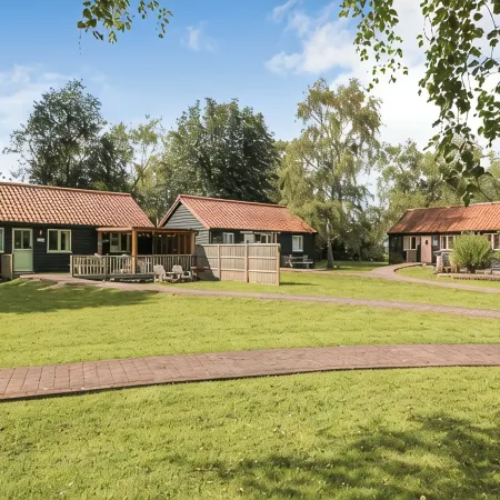 Lord Derby, Cottage with pool & hot tub, tranquil setting,20min from Southwold