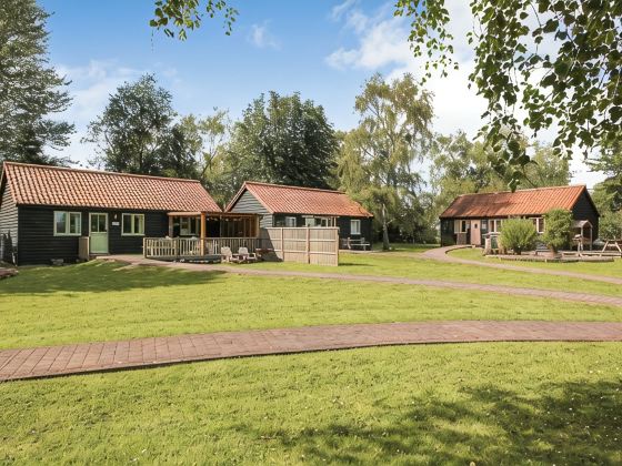 Lord Derby, Cottage with pool & hot tub, tranquil setting,20min from Southwold