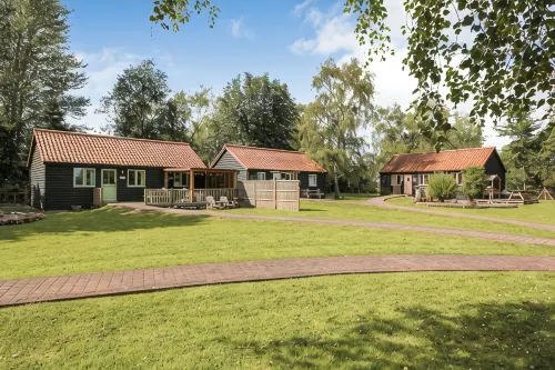 Lord Derby, Cottage with pool & hot tub, tranquil setting,20min from Southwold