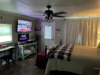 Small cabin right on the lake !