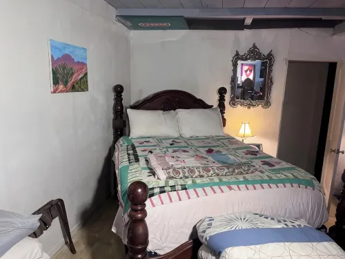 Charming bungalow with WiFi and AC in welcoming Van Horn